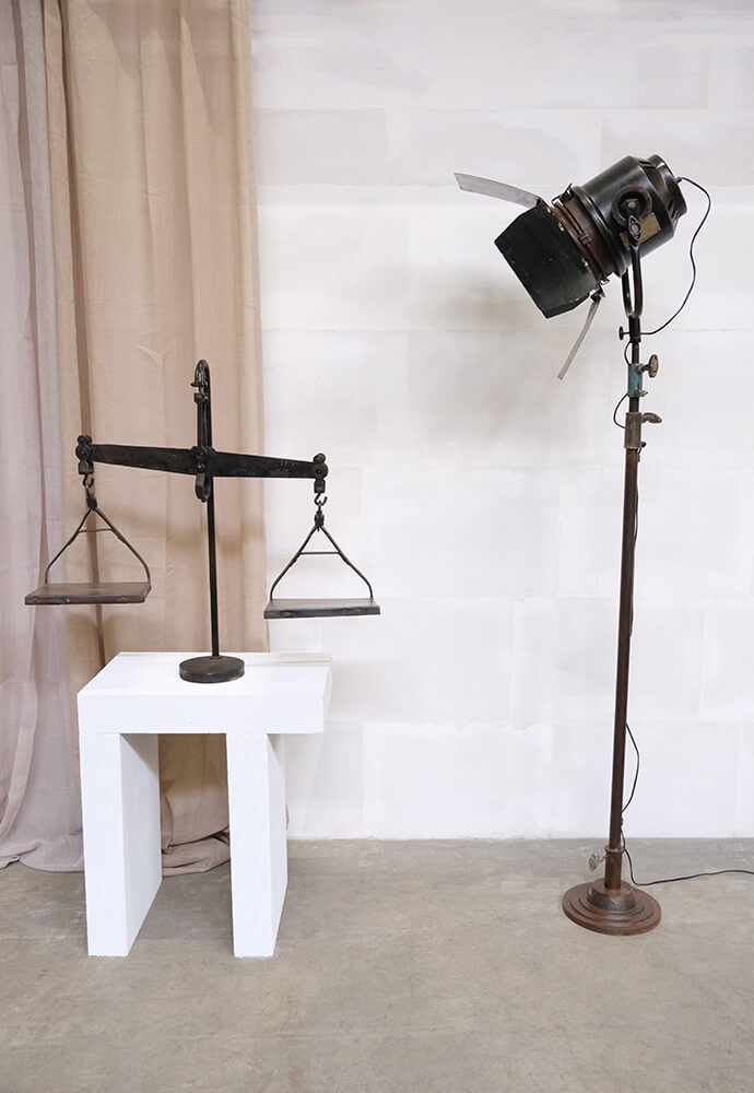 Trademark Living Stor projektørlampe på stander