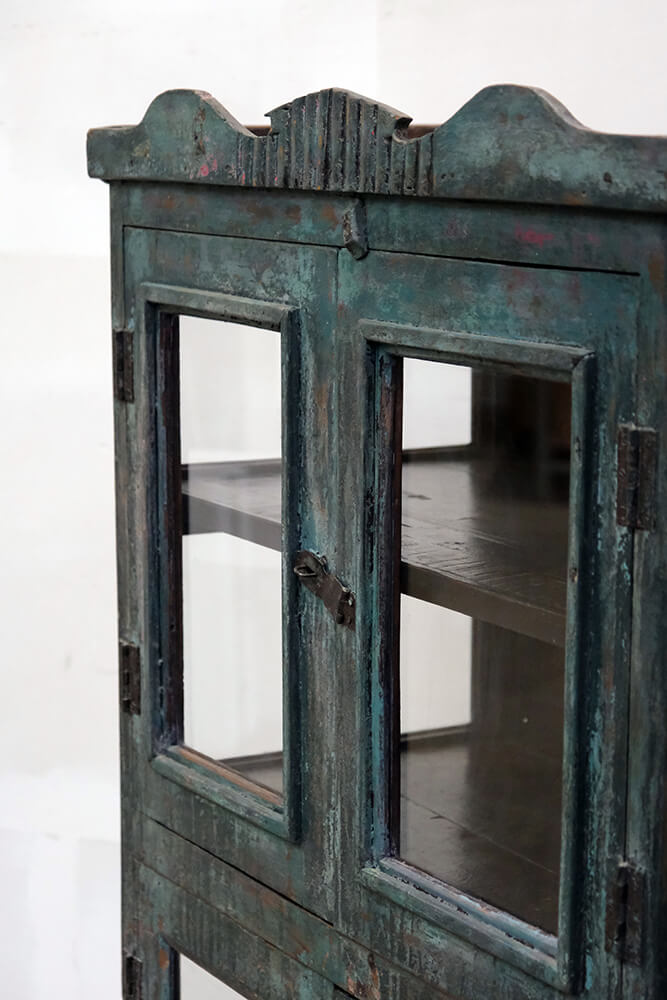 Trademark Living Vitrineskab med forrygende patina