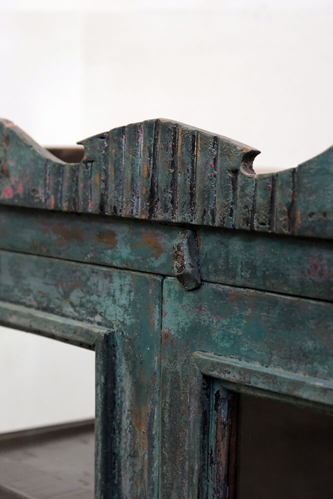 Trademark Living Vitrineskab med forrygende patina