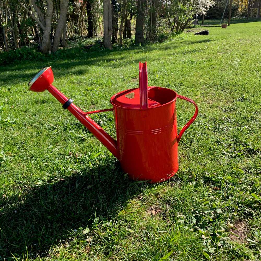 PLINT.eu Watering can 9 liter red