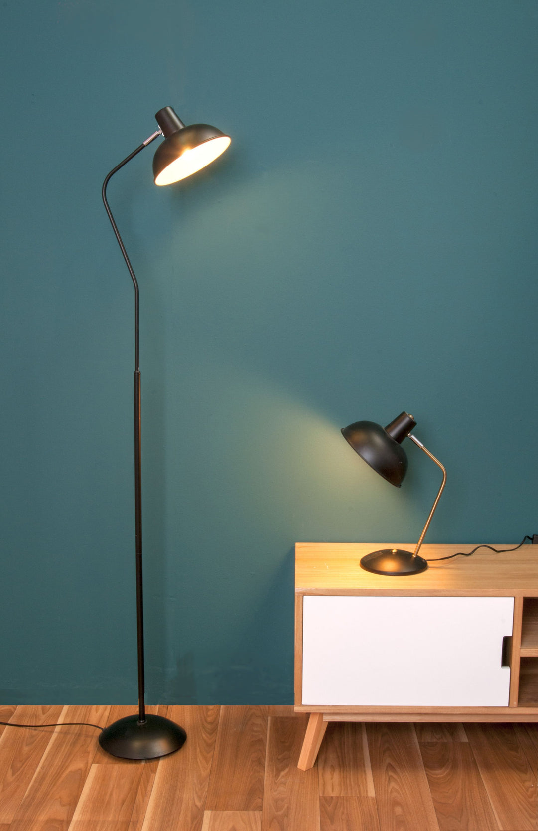 Leitmotiv Bordlampe Hood - Sort