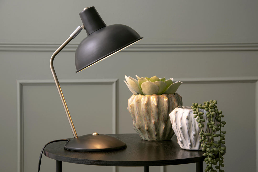 Leitmotiv Bordlampe Hood - Sort