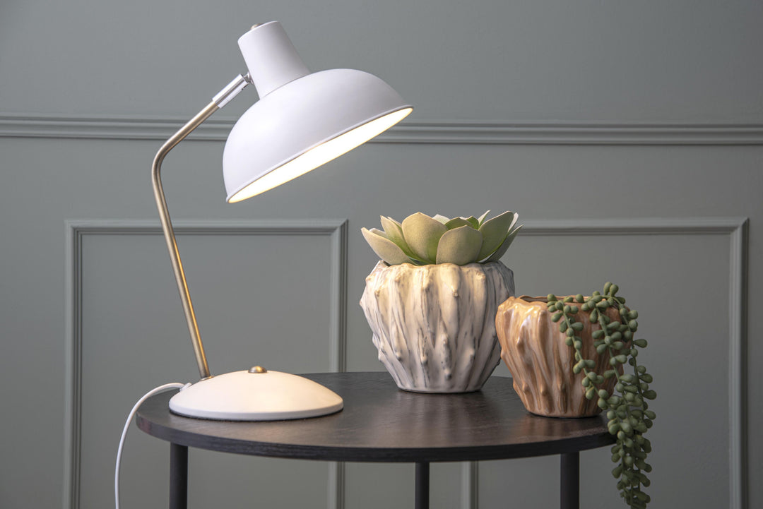 Leitmotiv Bordlampe Hood - Hvid