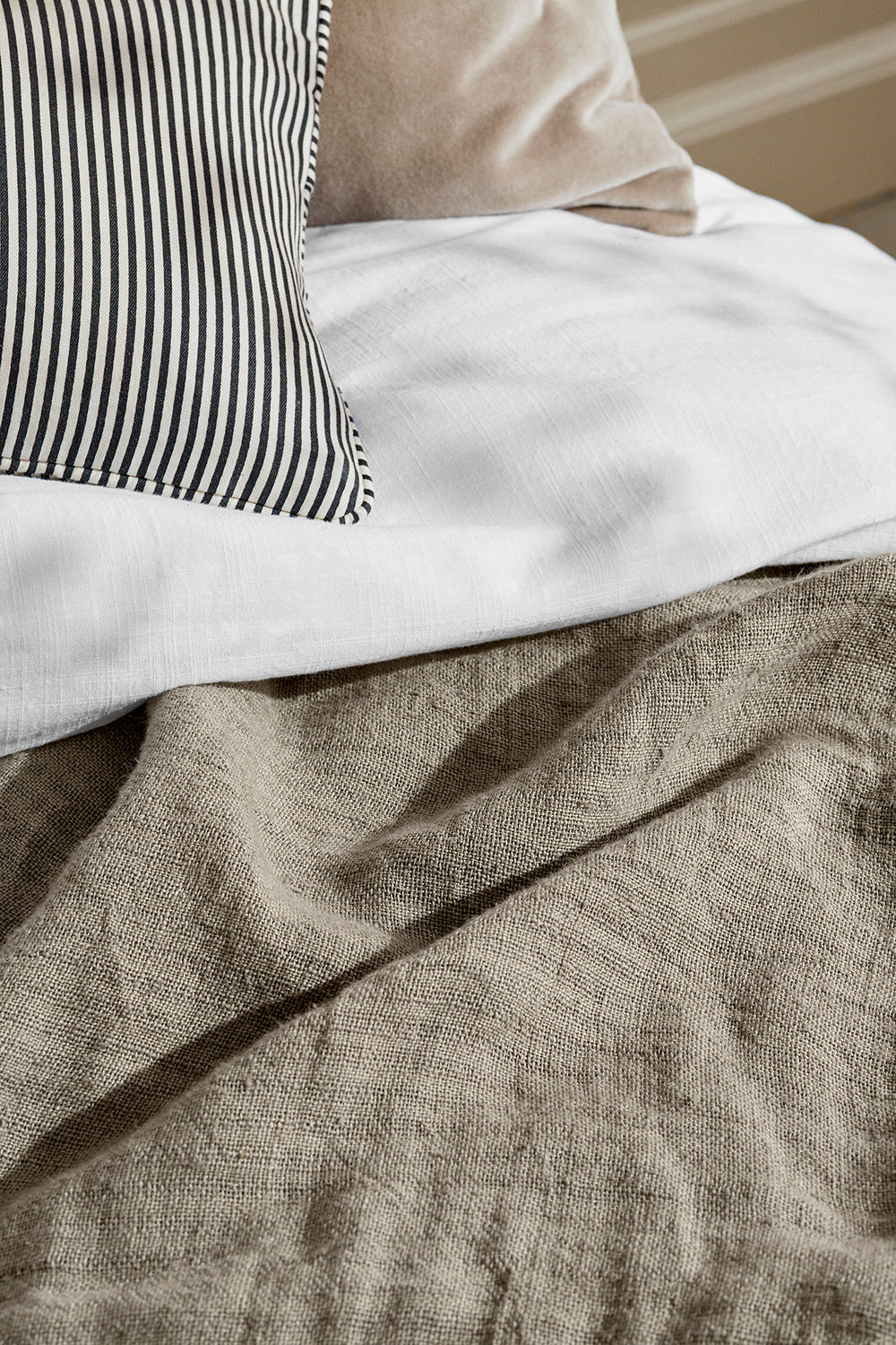 Cozy Living Luxury Rustic Linen Bedspread - EARTH